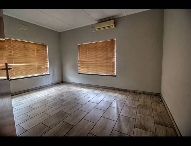 9 BEDROOM FREESTANDING FOR SALE IN KEMPTON PARK EXT 2